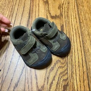 Keen Kids Sneakers in Olive and Black